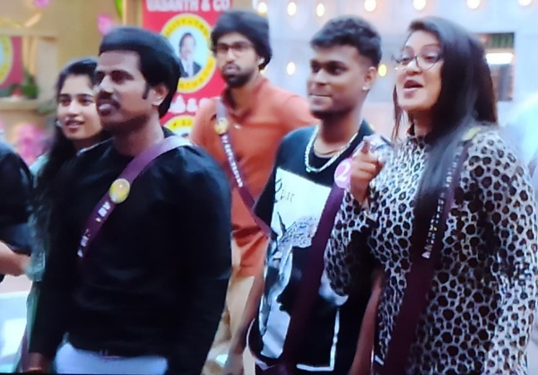 போலித்தனமாக பழகும் சிலர் 