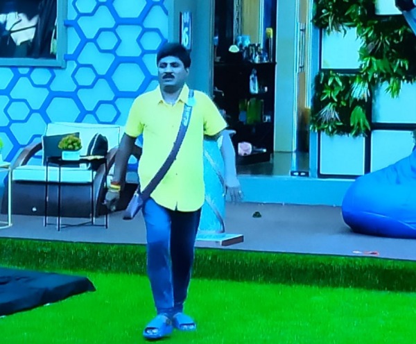 கடுமையான போட்டி