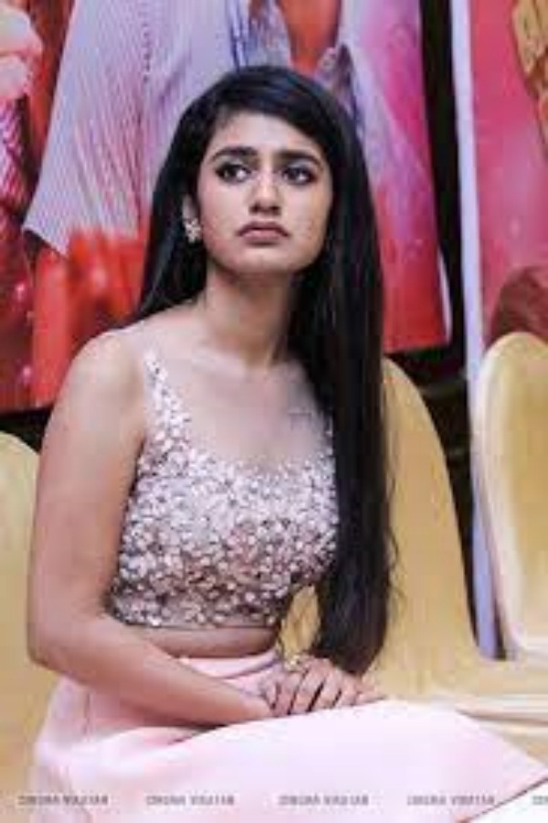 பிரியா பிரகாஷ் வாரியர் பிரியா பிரகாஷ் வாரியர்