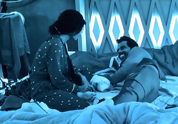  ஹஸ்கி வாய்ஸில் புறம் பேசிய ஜனனி-அமுதவாணன் 