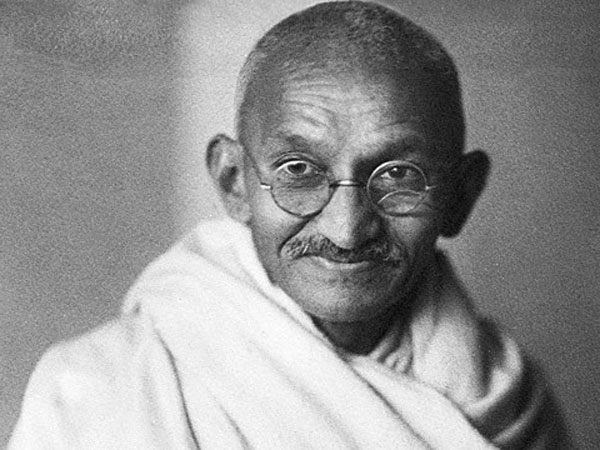 காந்தியும் பாரதியாரும் இந்தியர் இல்லை