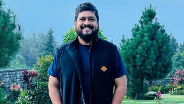 4 கோடிக்கு கார் பரிசு