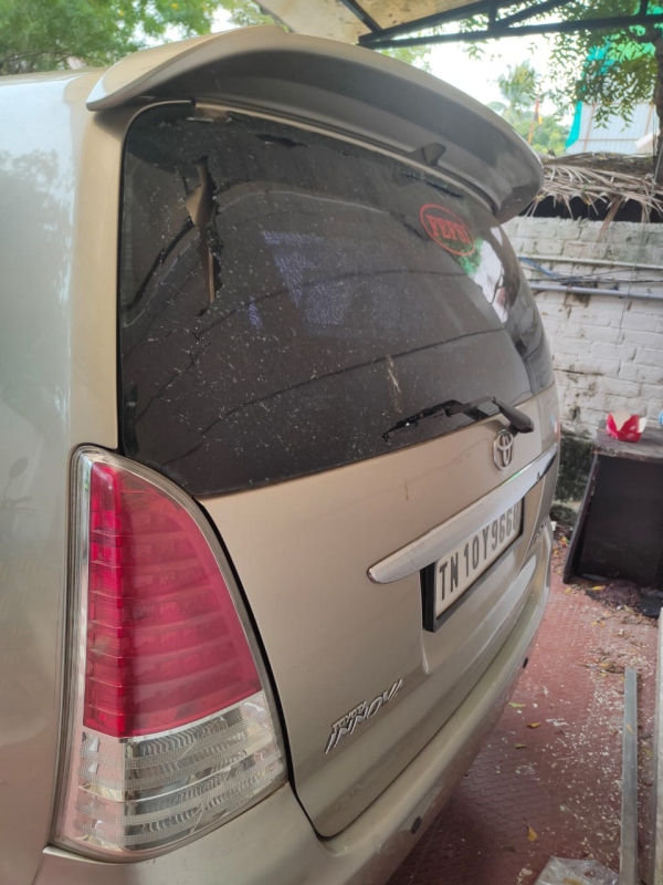 கார் கண்ணாடி உடைப்பு