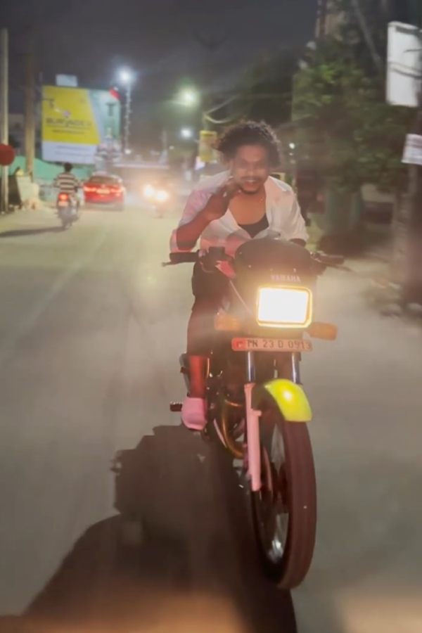 புகழ் மீது வழக்கு உண்டா போலீஸாருக்கு நெட்டிசன்கள் கேள்வி புகழ் மீது வழக்கு உண்டா போலீஸாருக்கு நெட்டிசன்கள் கேள்வி