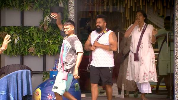 துவக்க விழாவில் அசத்திய போட்டியாளர்கள் 