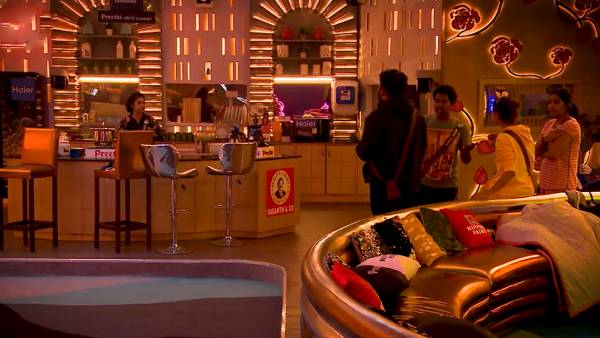 அடி வாங்க வேண்டுமா? 