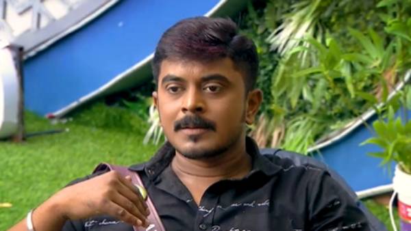 கேமிராவை பாருங்கள்