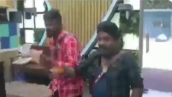 பாத்ரூமில் பிராக்டீஸ் 