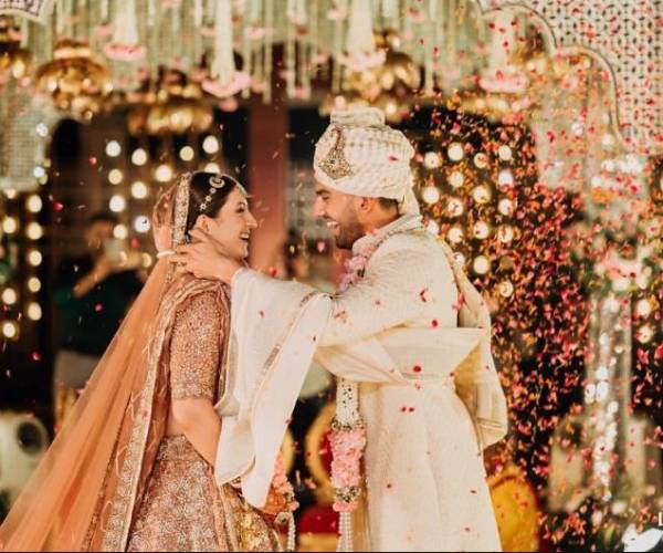 தீபக் சாஹர் தன் காதலி தீபக் சாஹர் தன் காதலி