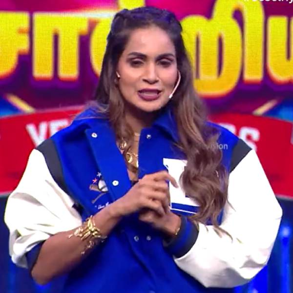 சம்யுக்தா அழகை பாராட்டிய விஜய் 