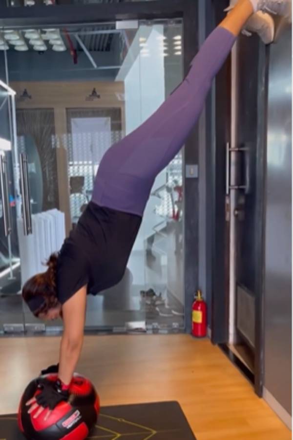 கணவருக்கு போட்டி 