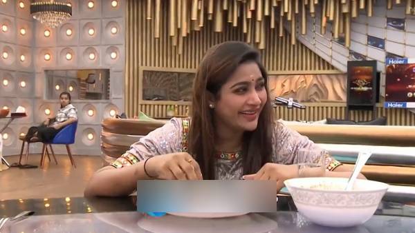 வம்பிழுத்த மைனா நந்தினி 