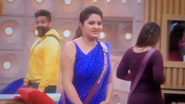 கேமராவில் தெரியக் கூடாதுன்னு 