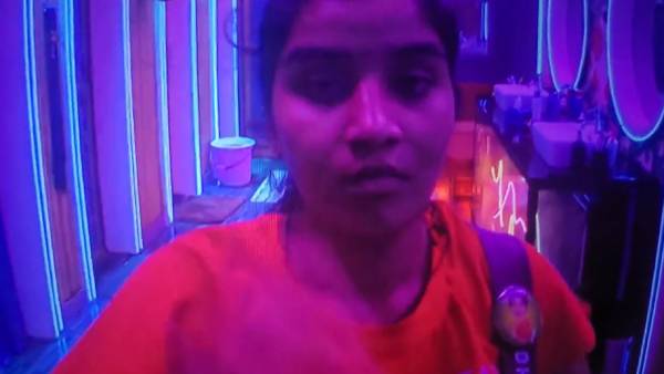 முட்டிக் கொள்ளும் போட்டியாளர்கள் 