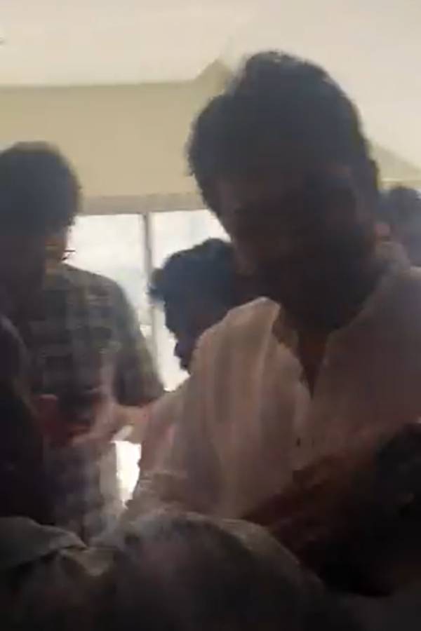 அடுத்தடுத்த வெற்றிகள் 