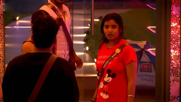 ஒற்றுமையை நிரூபித்த போட்டியாளர்கள் 