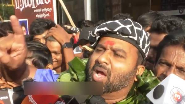 அஜித் ரசிகர்கள் வெயிட்டிங் 