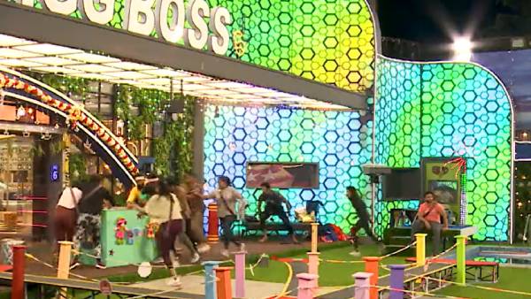 நீயும் பொம்மை, நானும் பொம்மை நீயும் பொம்மை, நானும் பொம்மை