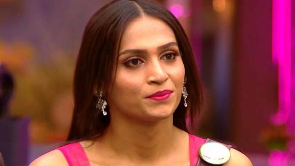 ஷிவினுக்கு சிகப்பு 