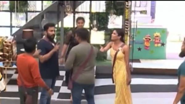 அசிங்கமா பிஹேவ் பண்ண அசீம் அசிங்கமா பிஹேவ் பண்ண அசீம்