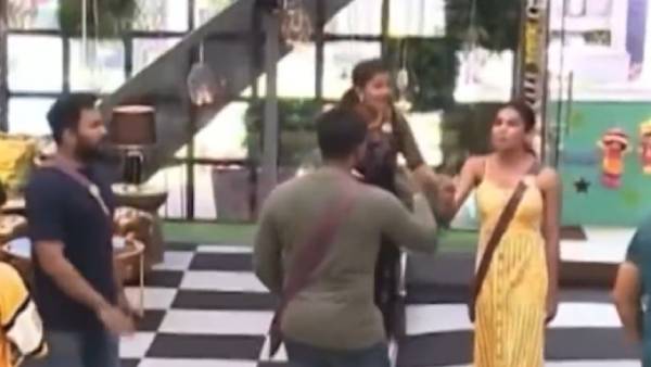 தள்ளு முள்ளு 