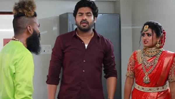 முத்தம் கேட்கும் ரோகித் 