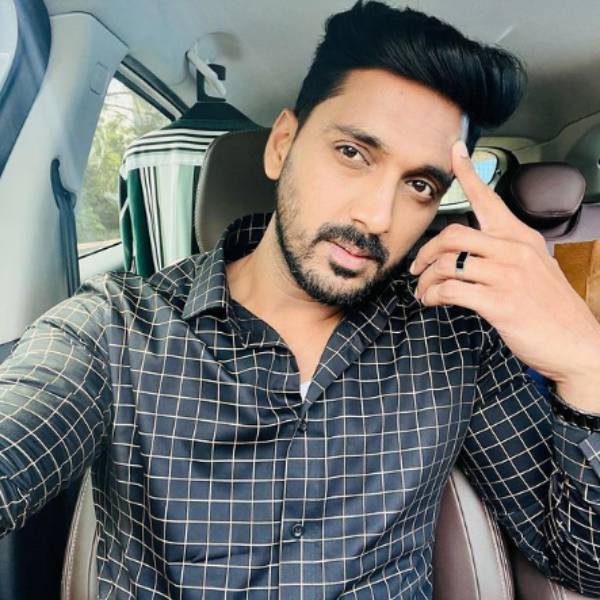 நடிகையுடன் தொடர்பு நடிகையுடன் தொடர்பு