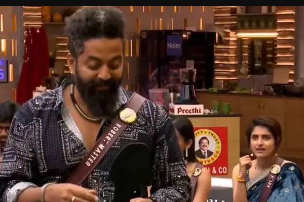 ஆயிஷாவால் வருத்தப்பட்ட ராபர்ட்