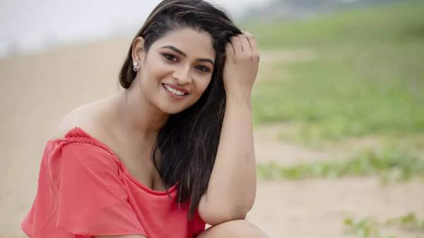 போட்டியாளர் விஜே மகேஸ்வரி 