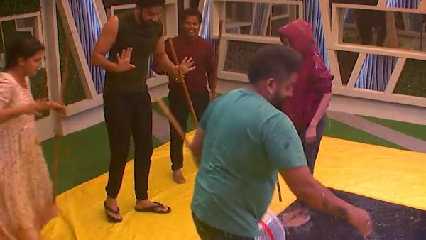 முதல் வீக்லி டாஸ்க் 