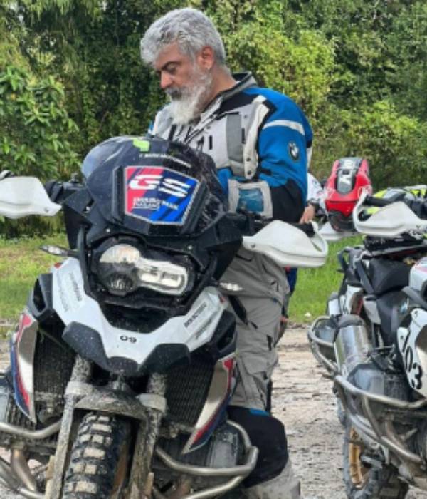 ரசிகர்கள் உற்சாகம் ரசிகர்கள் உற்சாகம்