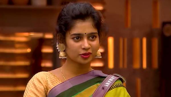 ஜனனி போலி 