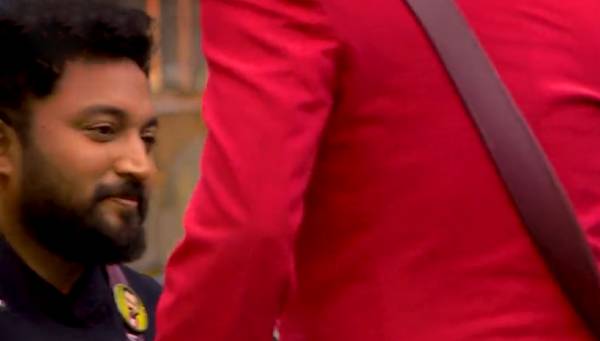 இவர் எதுக்கு உள்ளே வந்தாரு