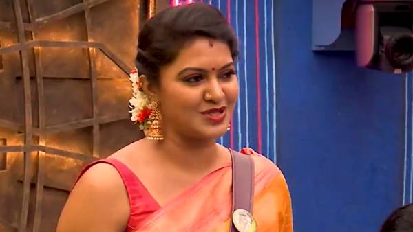 சிரிக்க வைக்கிறார்