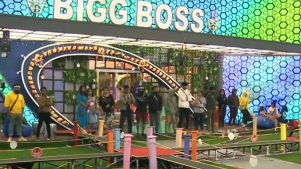 நீயும் பொம்மை..நானும் பொம்மை