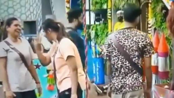 குரூப் சேர்ந்தனர்