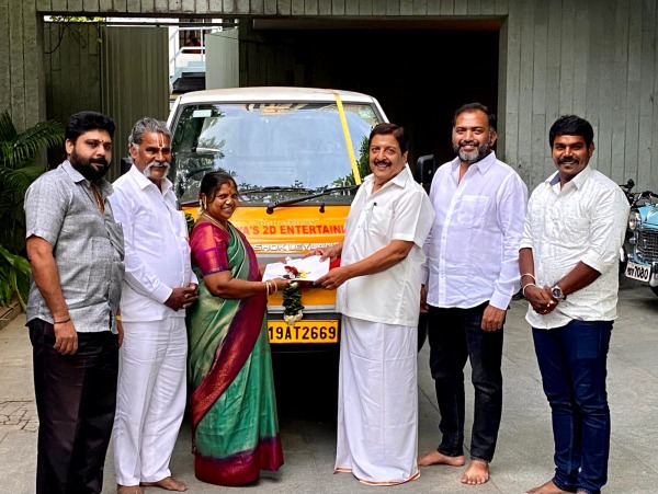 சிவக்குமார் வழங்கினார்