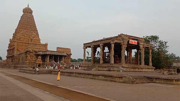 தஞ்சை கோயிலை கட்டும் வரலாற்றை கொண்ட கதை தஞ்சை கோயிலை கட்டும் வரலாற்றை கொண்ட கதை