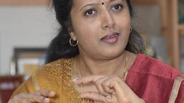 சேற்றில் முளைத்த செந்தாமரை