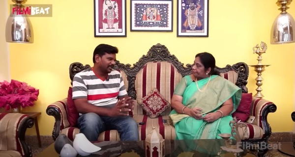 பெண்கள் தியாகம் செய்கிறார்கள்