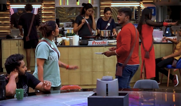 அடக்கி வாசித்த அசீம்..ஆட்டம் போட்ட மகேஸ்வரி, தனம்