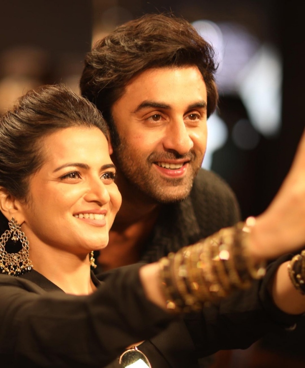 பான் இந்திய தொகுப்பாளினி