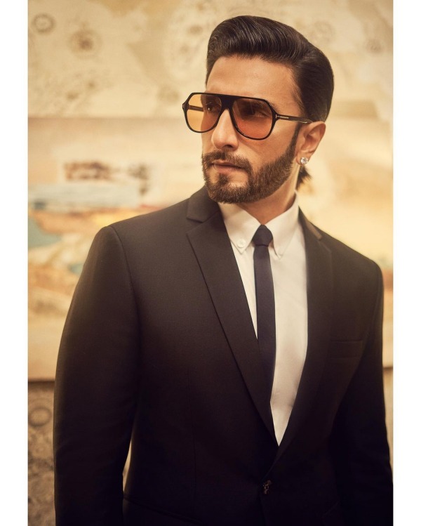 நிர்வாண போட்டோஷூட்