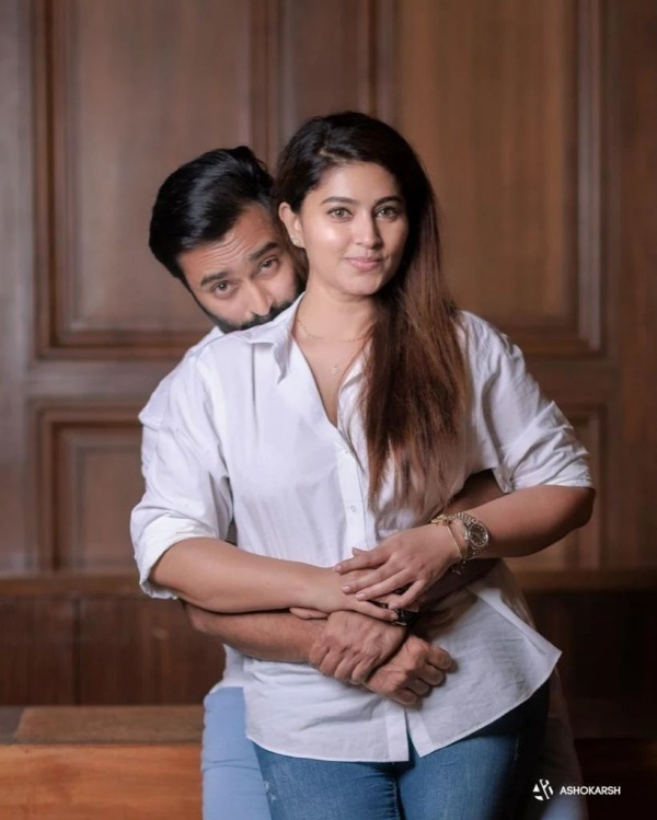 விவாகரத்து செய்துவிட்டார்கள்