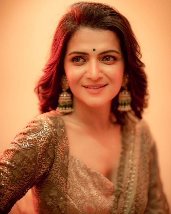 திவ்யதர்ஷினி