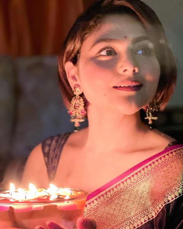 நடிகை அந்த்ரிலா ஷர்மா