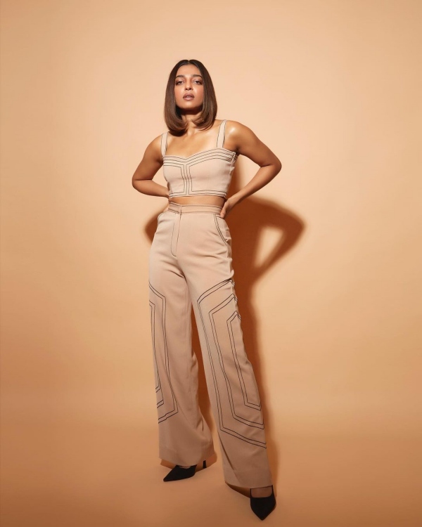 பல படங்களில் பல படங்களில்