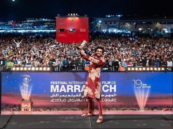 படுக்கைக்கு அழைத்தார்