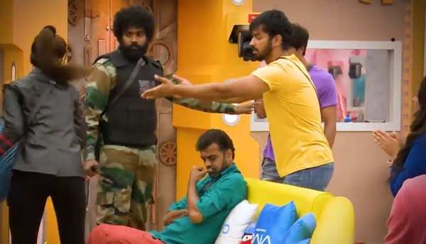 தாடி பாலாஜி மீது ஐஸ்வர்யா நடத்திய குப்பை அபிஷேகம்