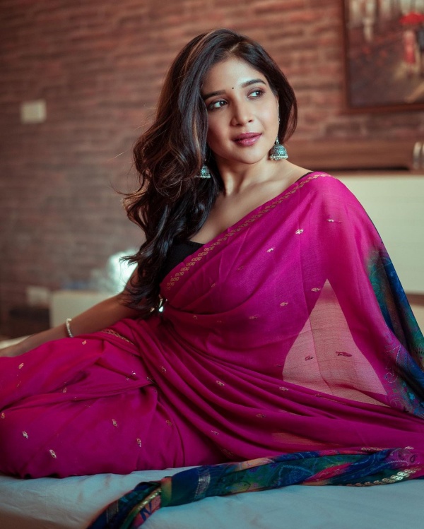 சமூக வலைதளங்களில் ஆக்டிவ் சமூக வலைதளங்களில் ஆக்டிவ்